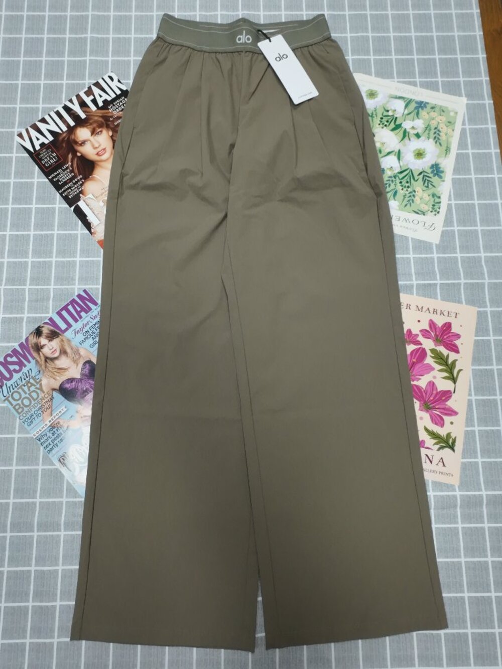 Brand New🌱ALO Yoga Olive Tree Suit Up Pants Regular 30 inseam - Picture 1 of 6